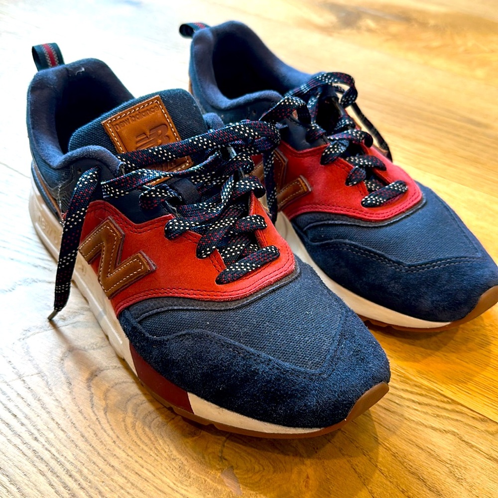 New balance 997H
Blue and red 
Excellent condition